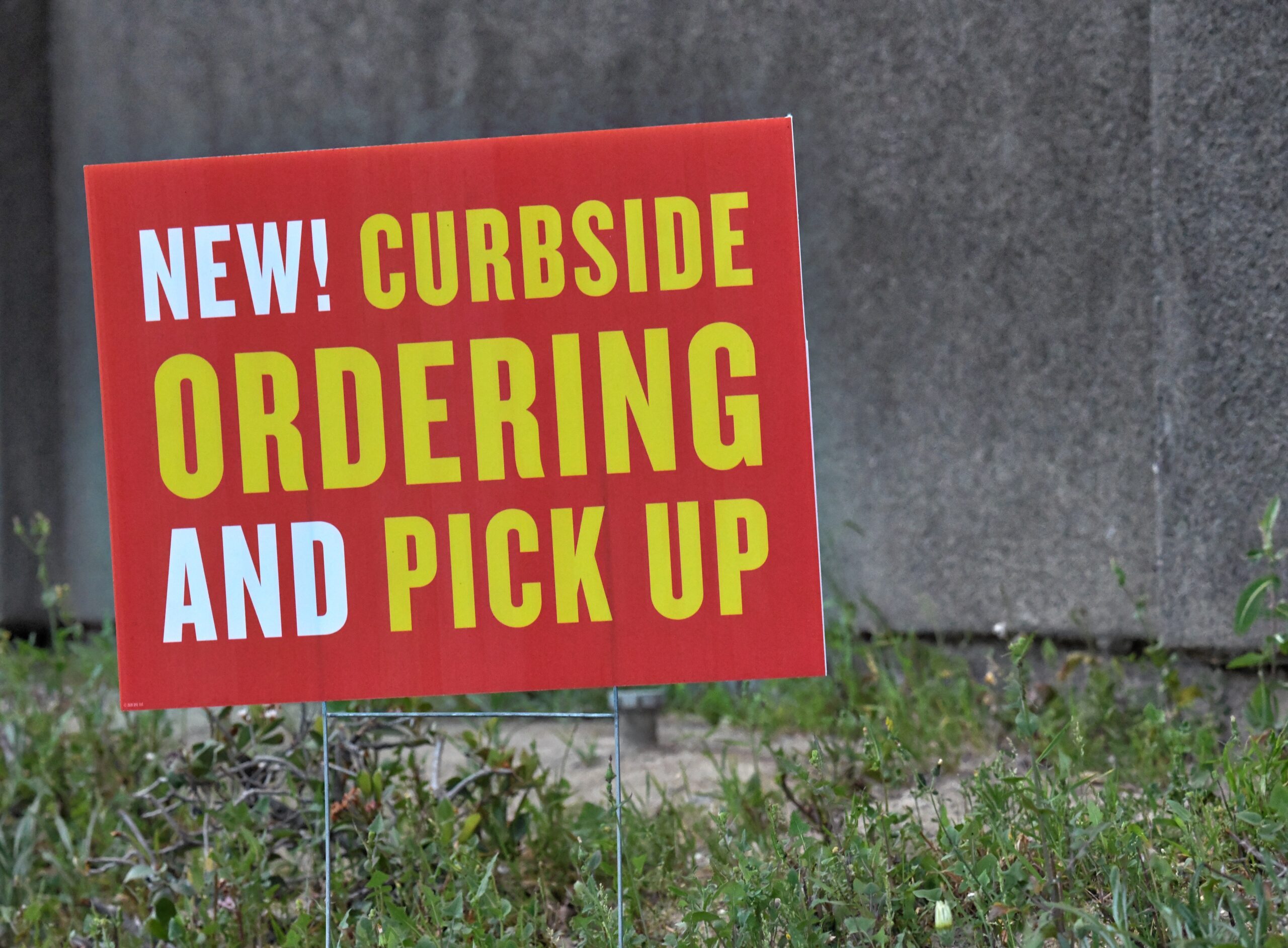 curbside pickup sign